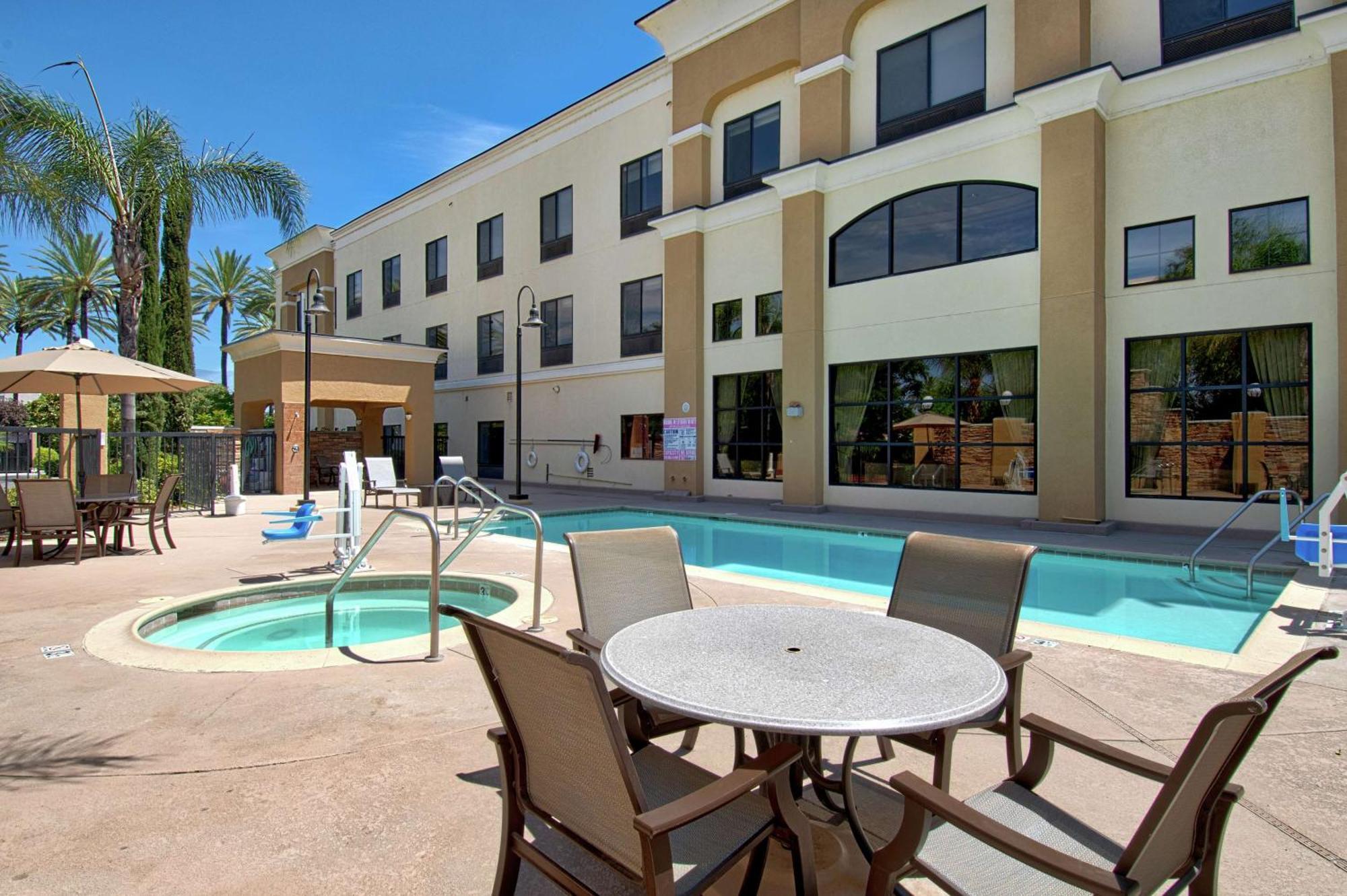 Hampton Inn & Suites By Hilton Hemet Menifee Murrieta Exterior photo